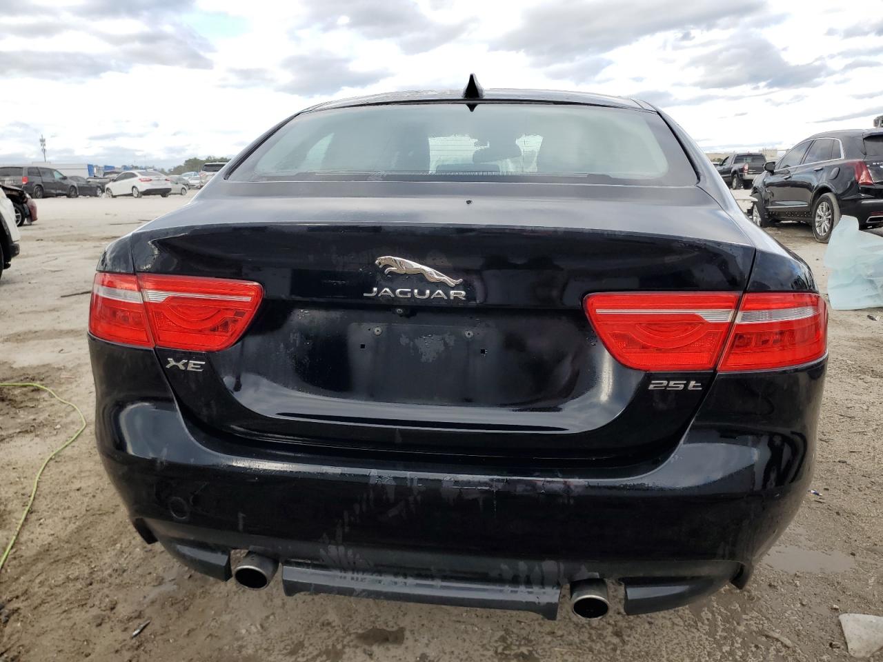 VIN SAJAR4FX7JCP22640 2018 JAGUAR XE no.6