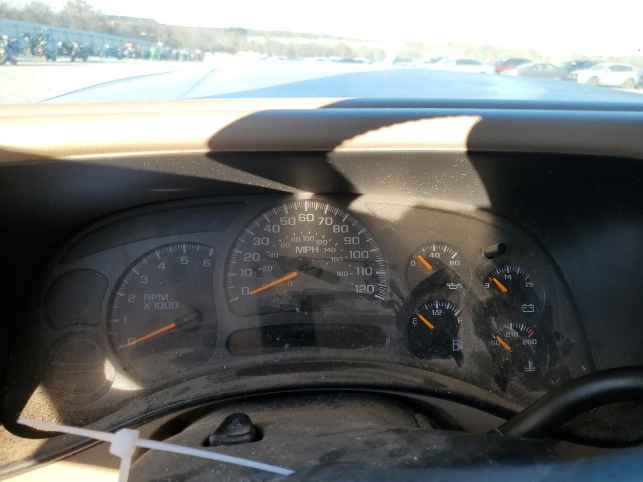 2004 GMC Yukon - Image 9