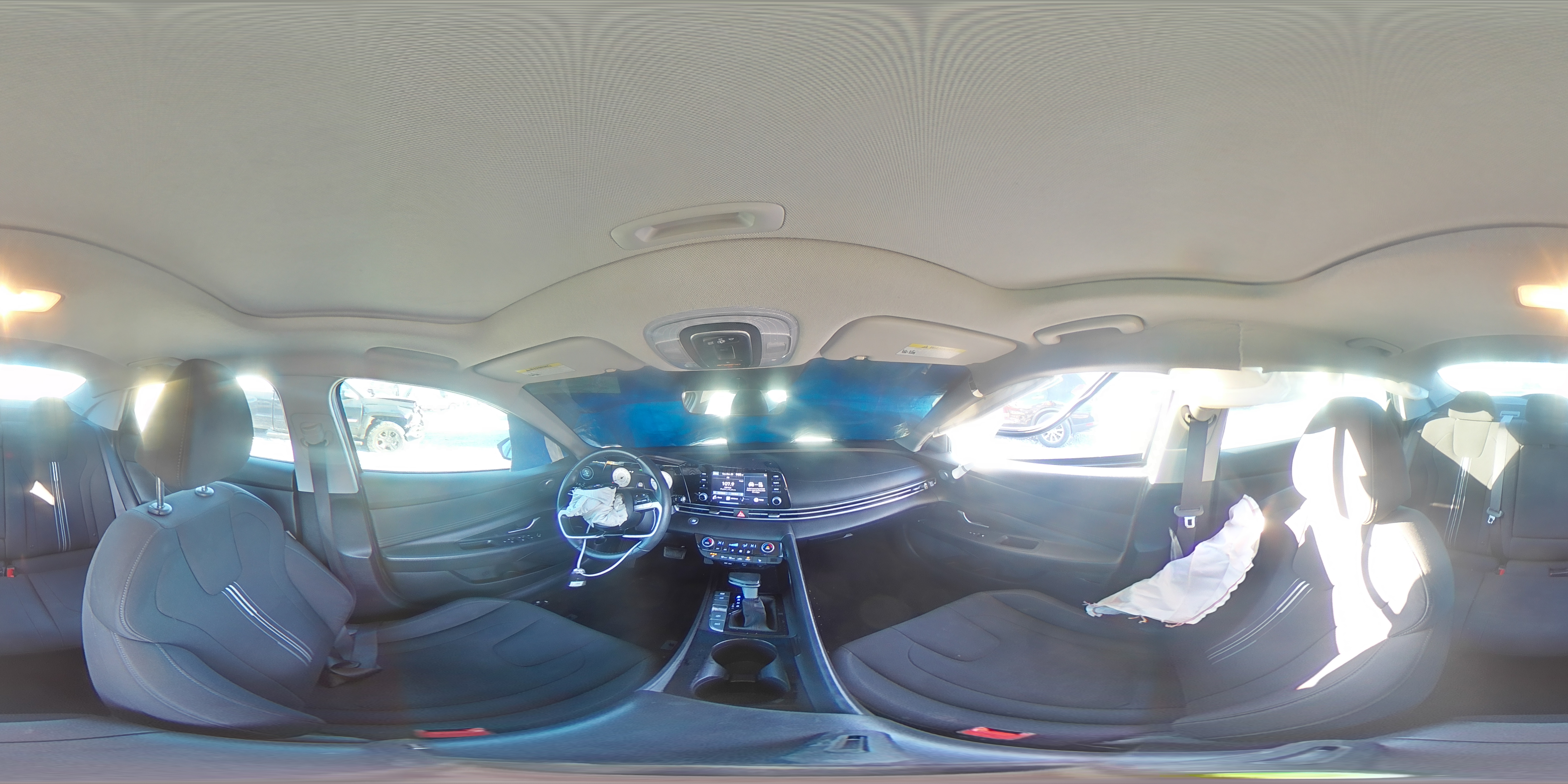 2022 Hyundai Elantra - Image 15