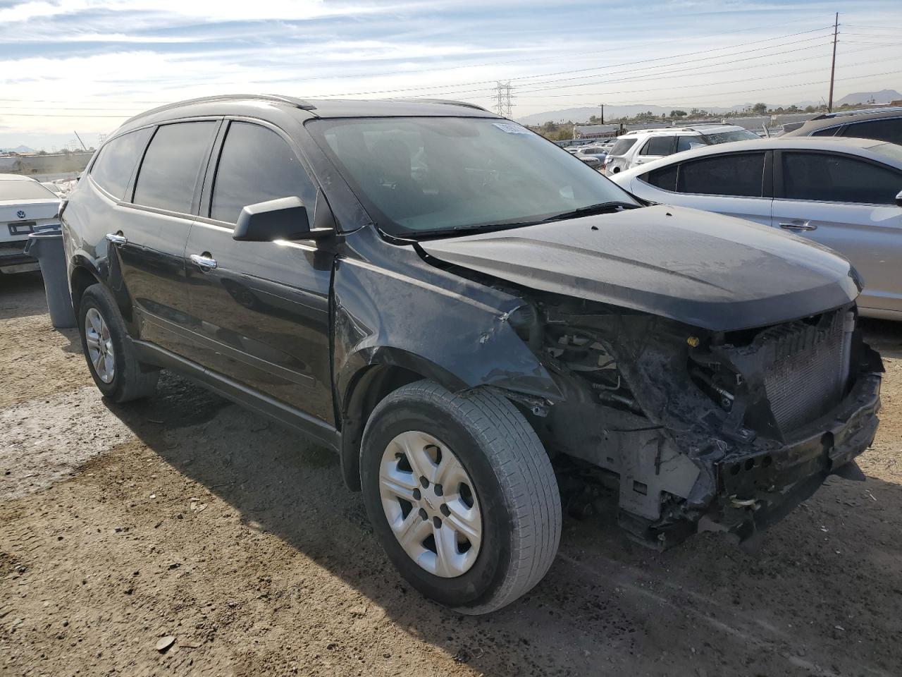 VIN 1GNKRFED5HJ333790 2017 CHEVROLET TRAVERSE no.4