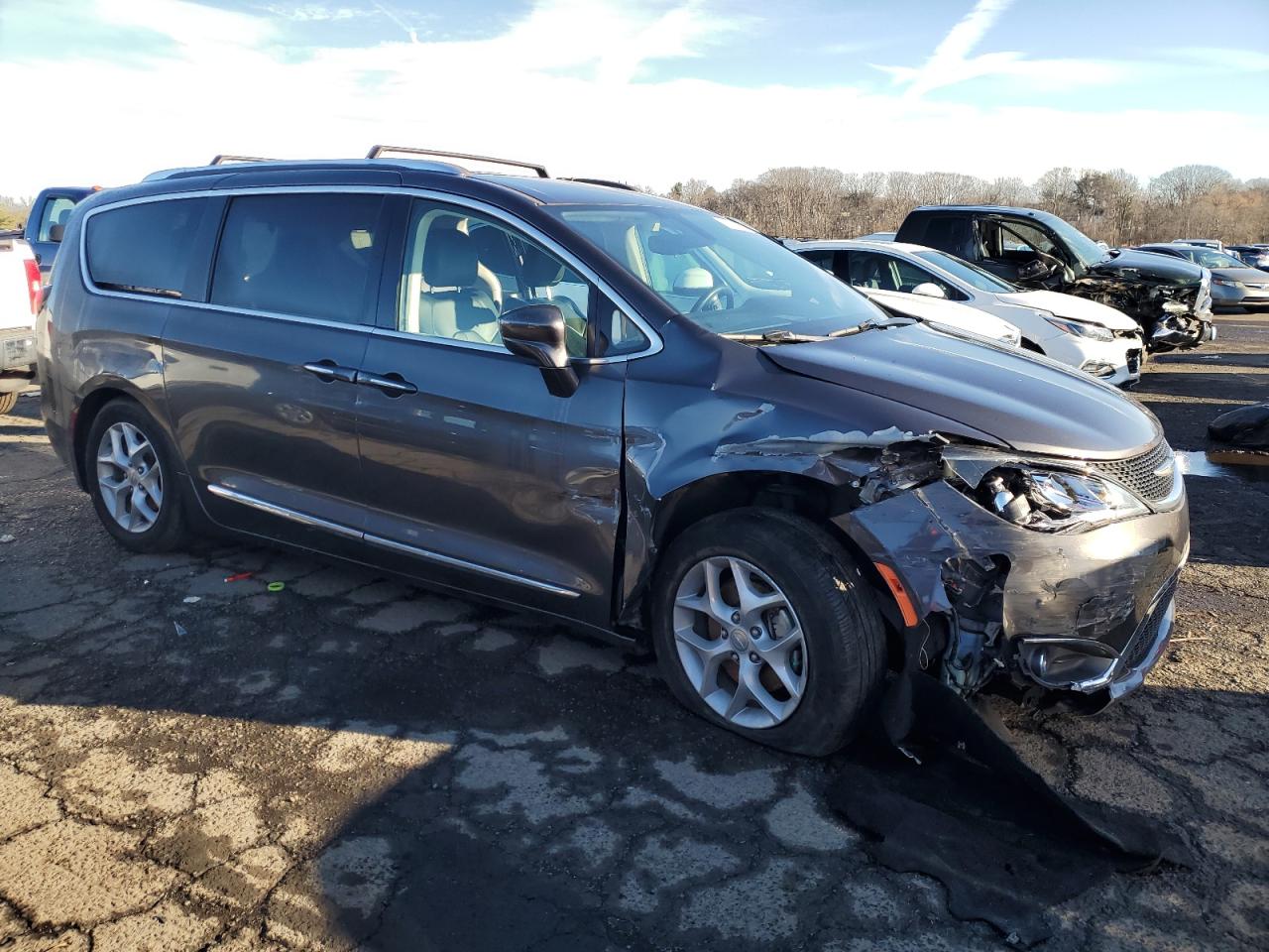 2018 Chrysler Pacifica - Image 4