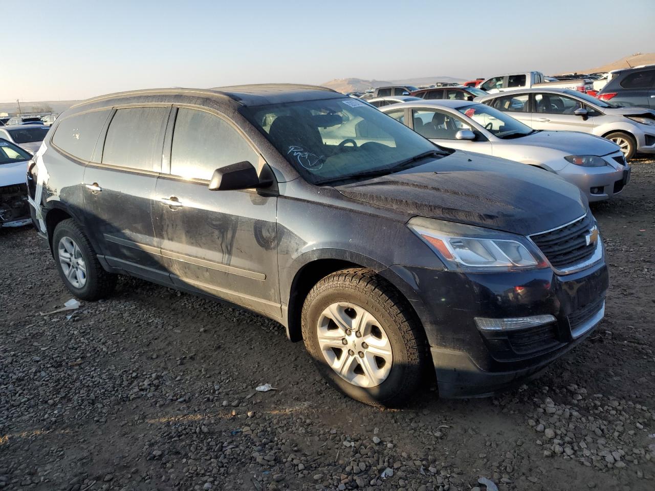 VIN 1GNKRFED8HJ178670 2017 CHEVROLET TRAVERSE no.4