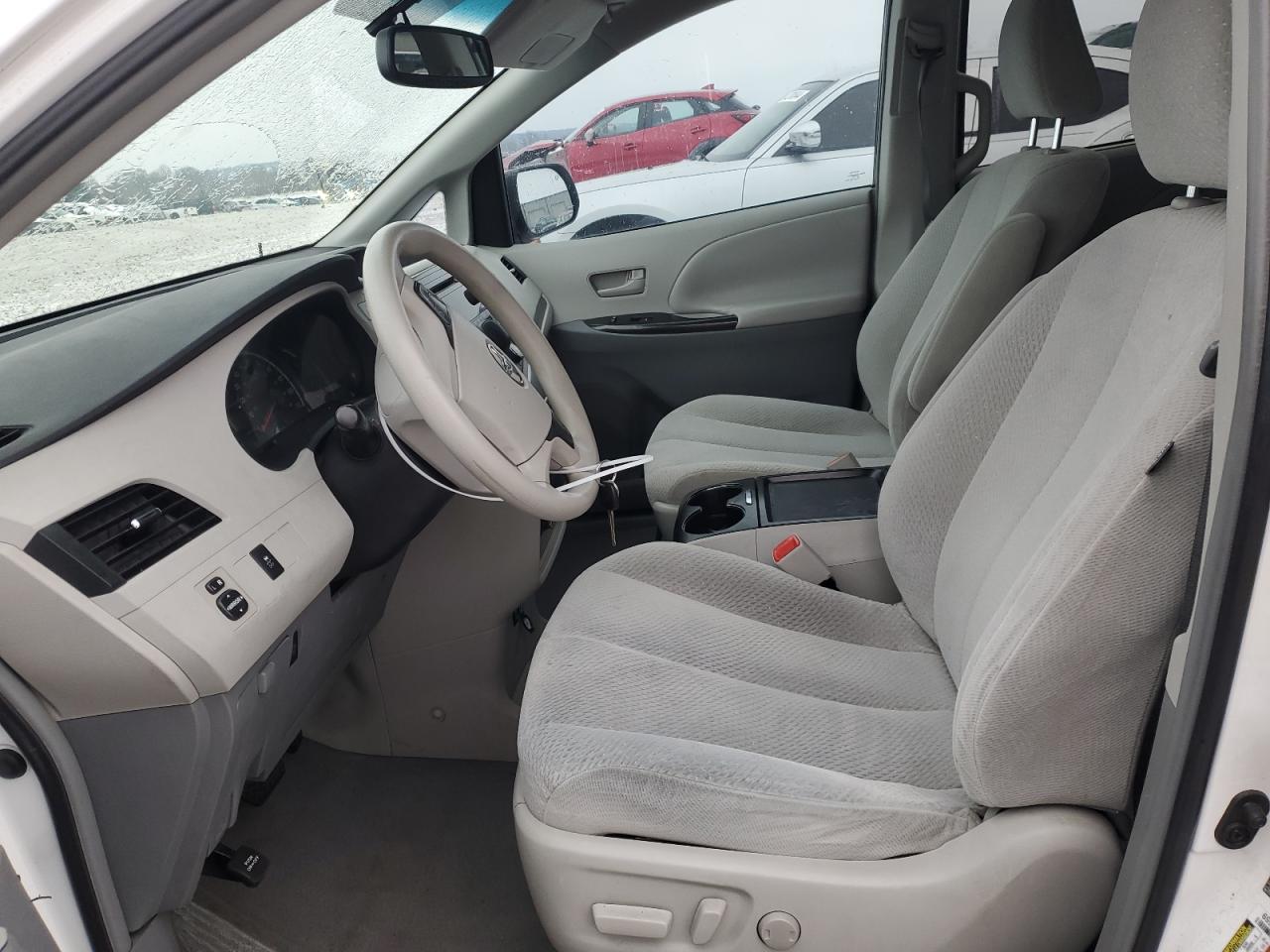 2011 Toyota Sienna - Image 7