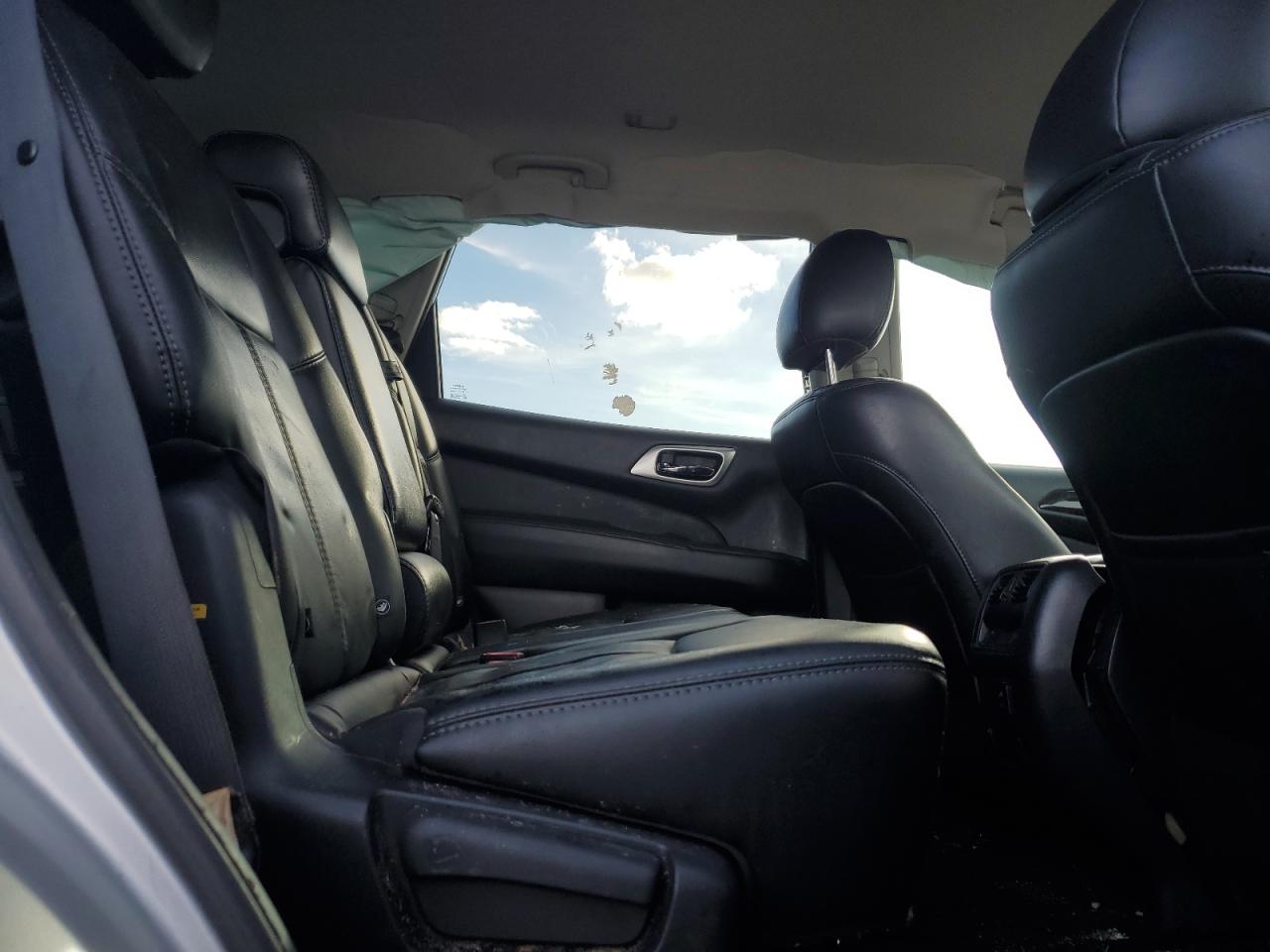 2016 Nissan Pathfinder - Image 11