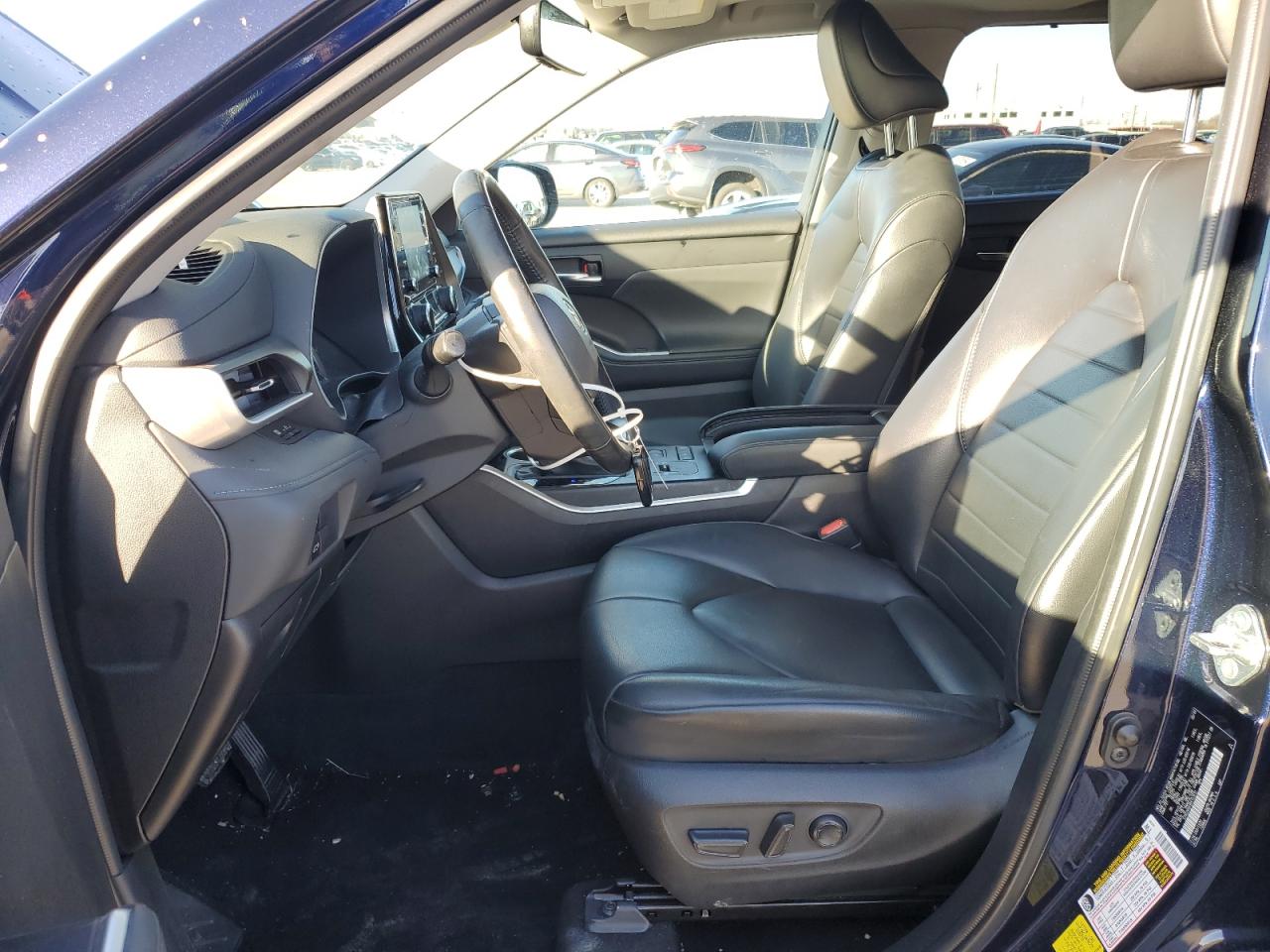 2022 Toyota Highlander - Image 7