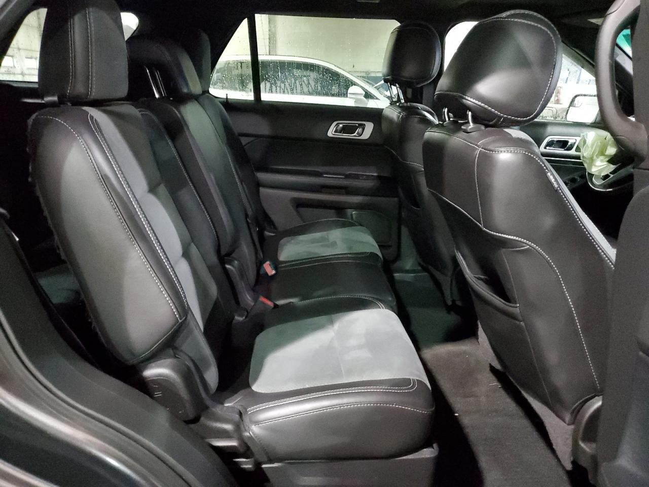 2015 Ford Explorer - Image 11