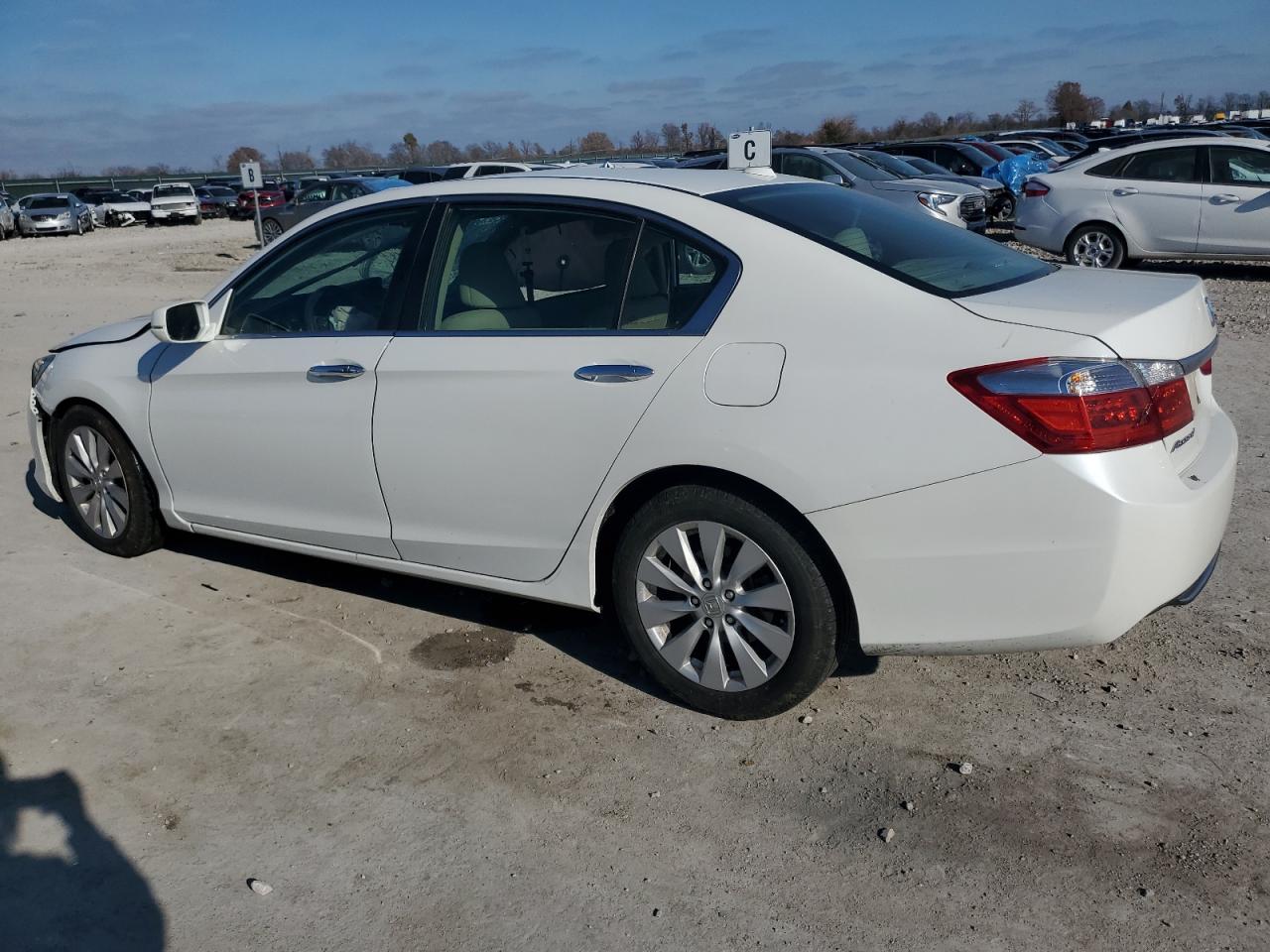 VIN 1HGCR2F82FA028270 2015 HONDA ACCORD no.2