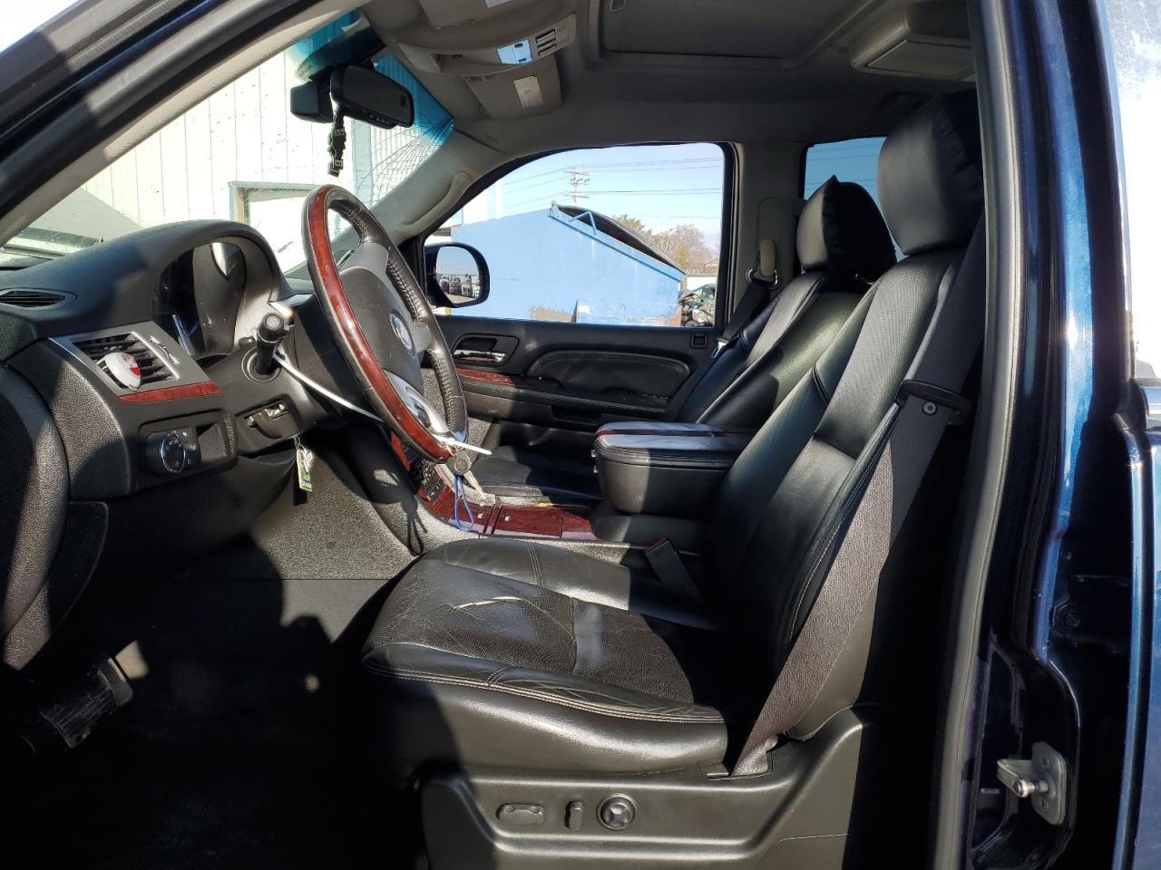 2008 Cadillac Escalade - Image 7