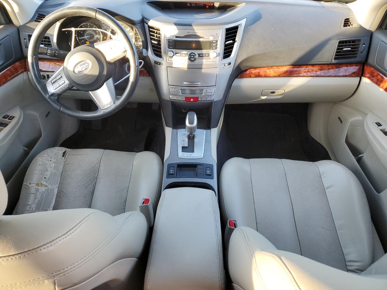 2010 Subaru Outback - Image 8