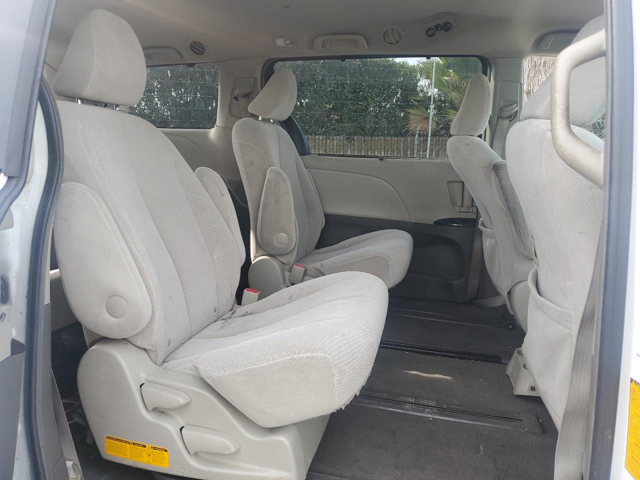2011 Toyota Sienna - Image 12