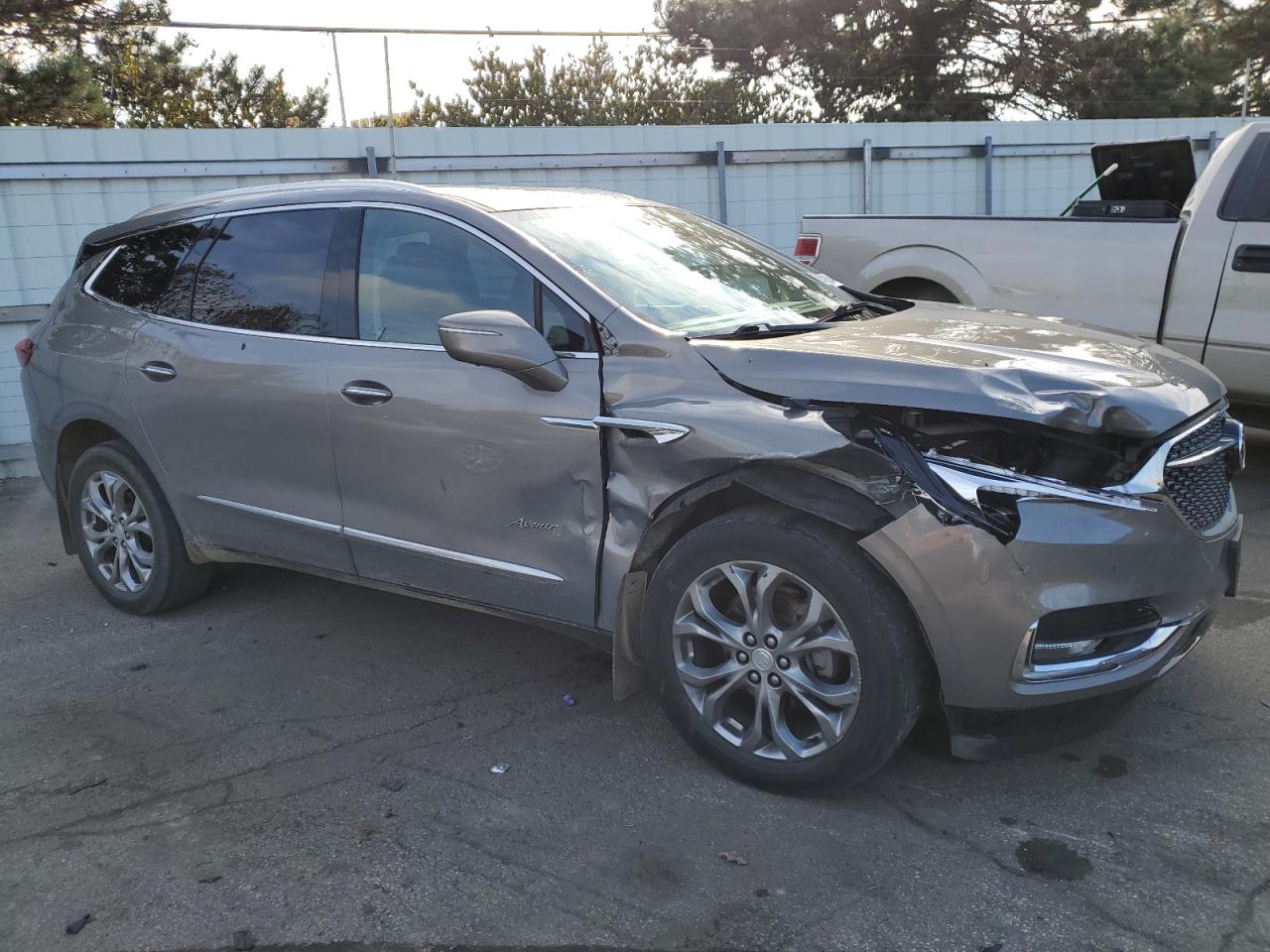 VIN 5GAERDKW1JJ144335 2018 BUICK ENCLAVE no.4