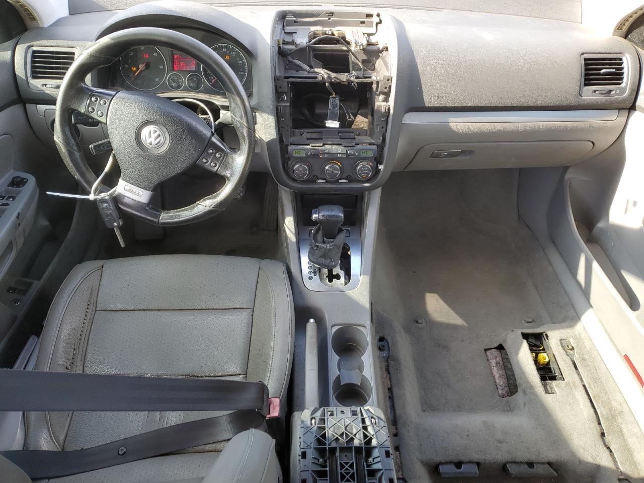 2005 Volkswagen Jetta - Image 8