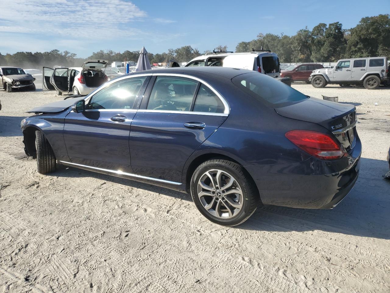 55SWF4KB8JU239859 2018 MERCEDES-BENZ C CLASS - Image 2