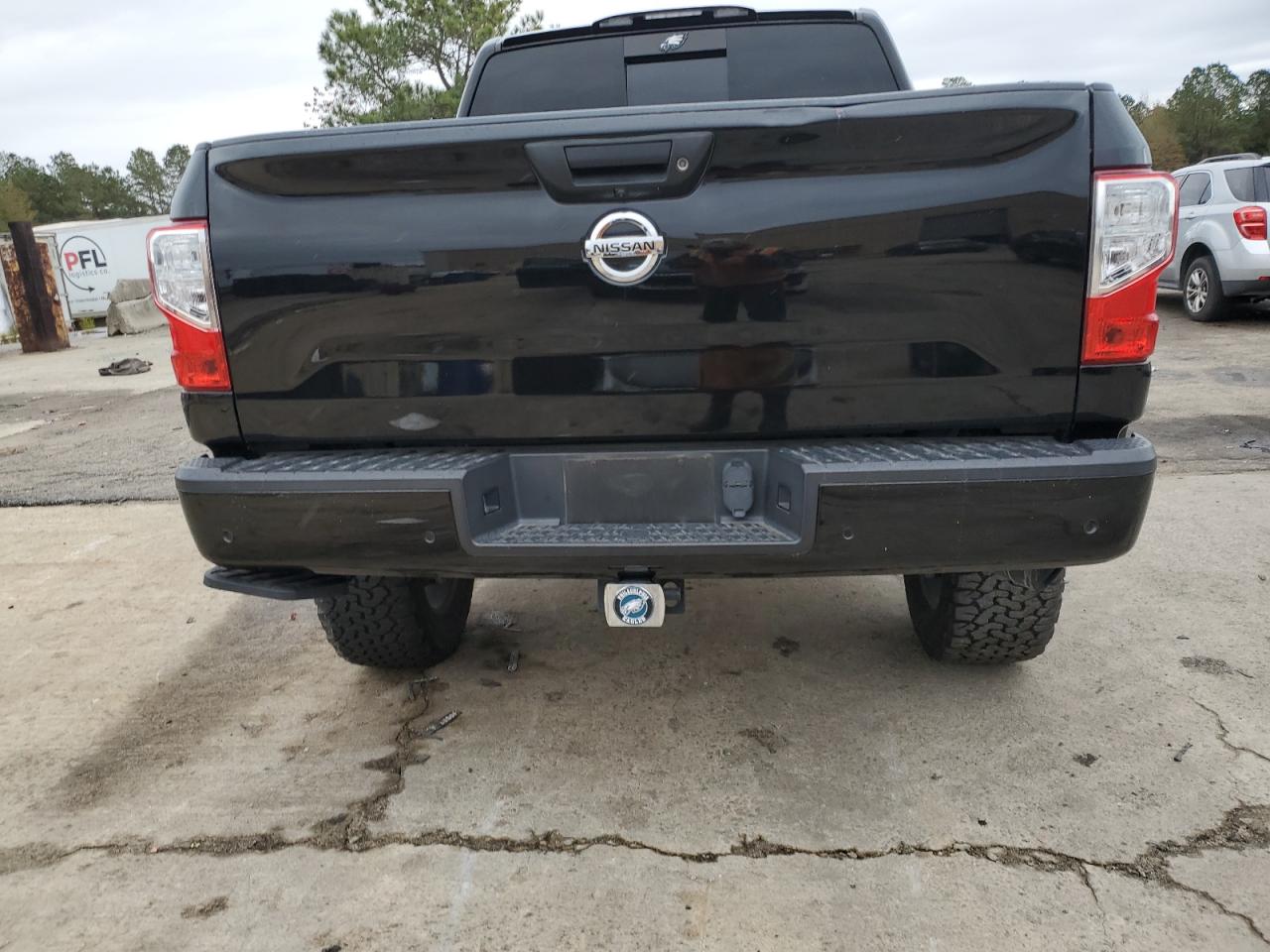 2020 Nissan Titan - Image 6