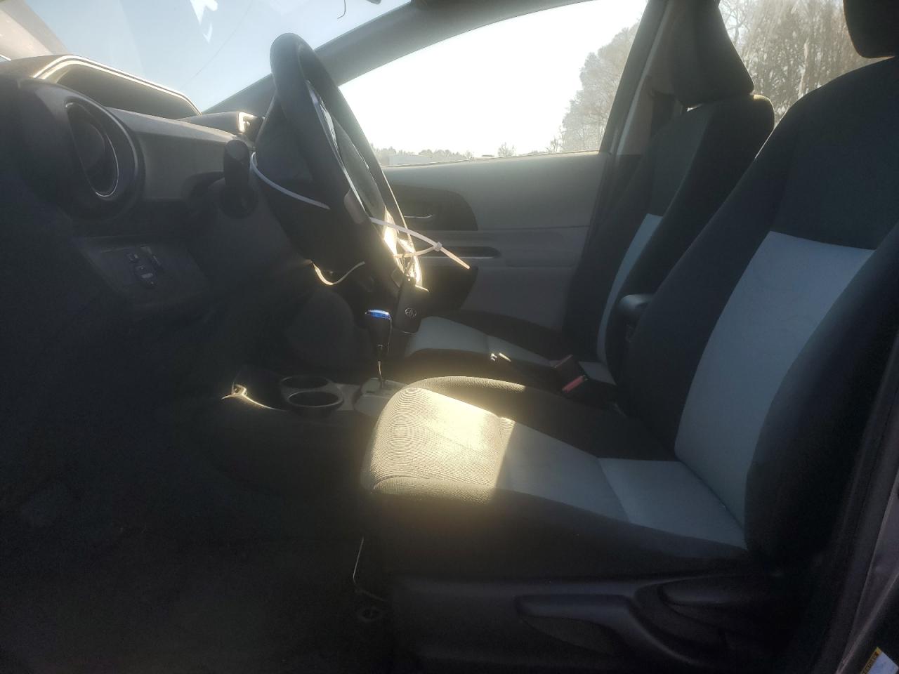 2014 Toyota Prius - Image 7