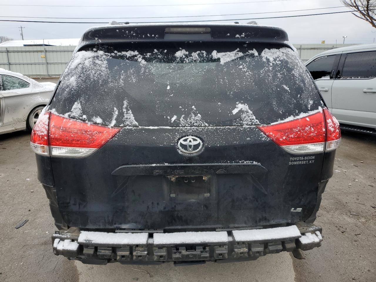 2012 Toyota Sienna - Image 6