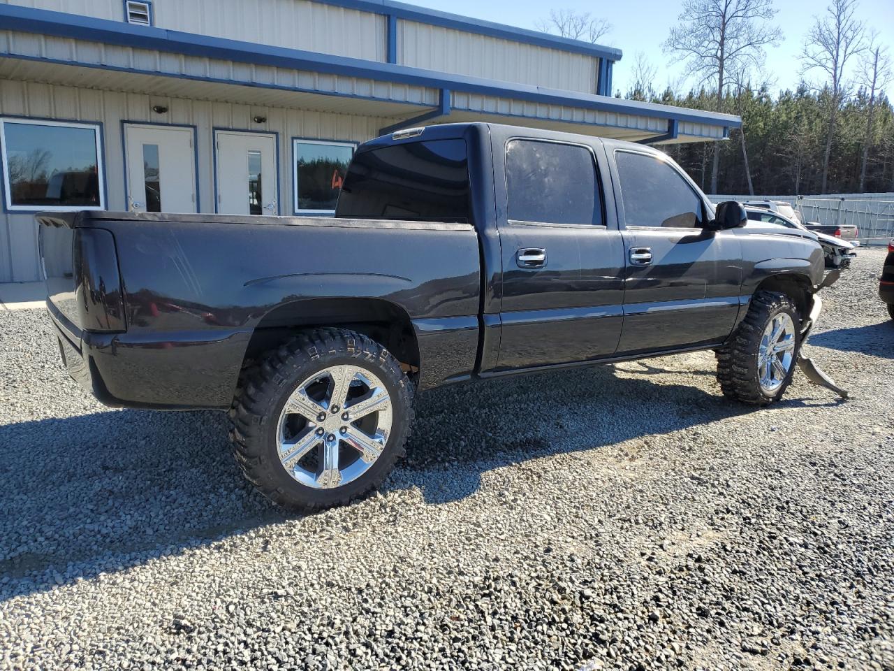 2006 Chevrolet Silverado - Image 3