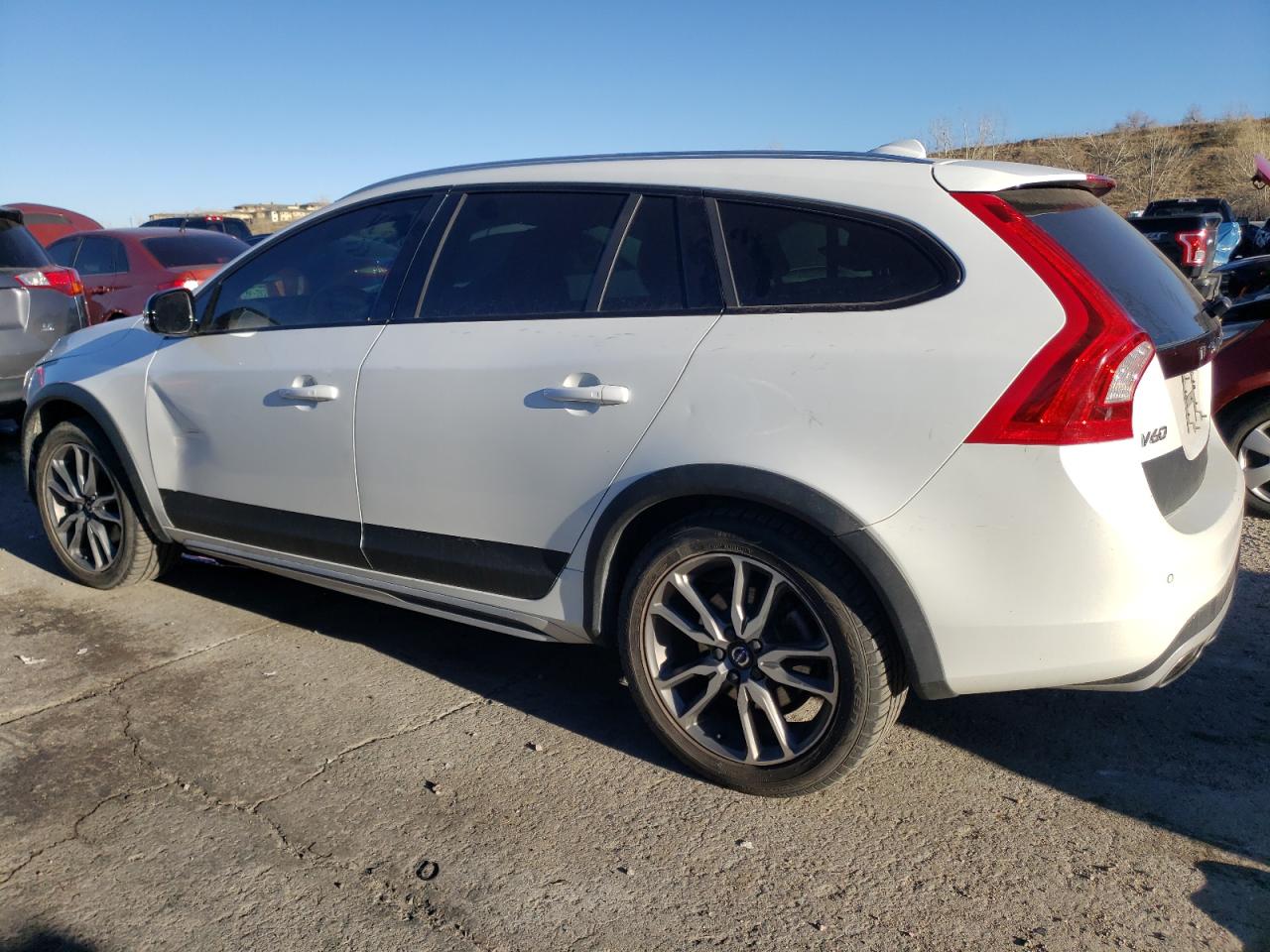 VIN YV4612HK7G1019512 2016 VOLVO V60 no.2