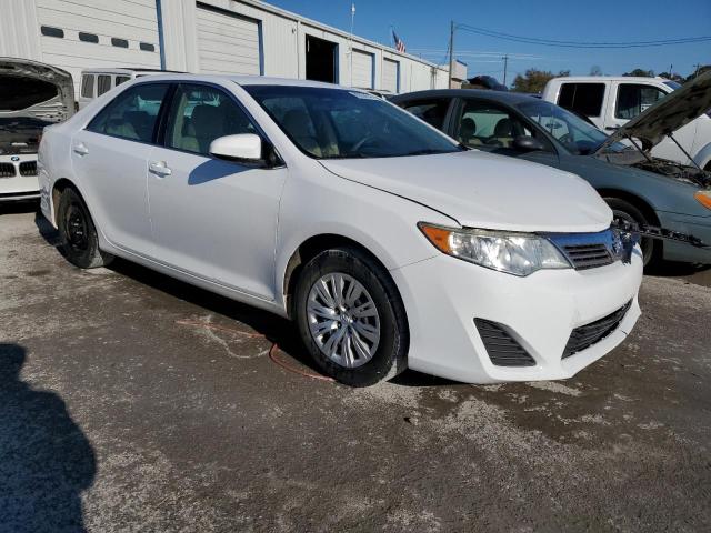  TOYOTA CAMRY 2014 Белы