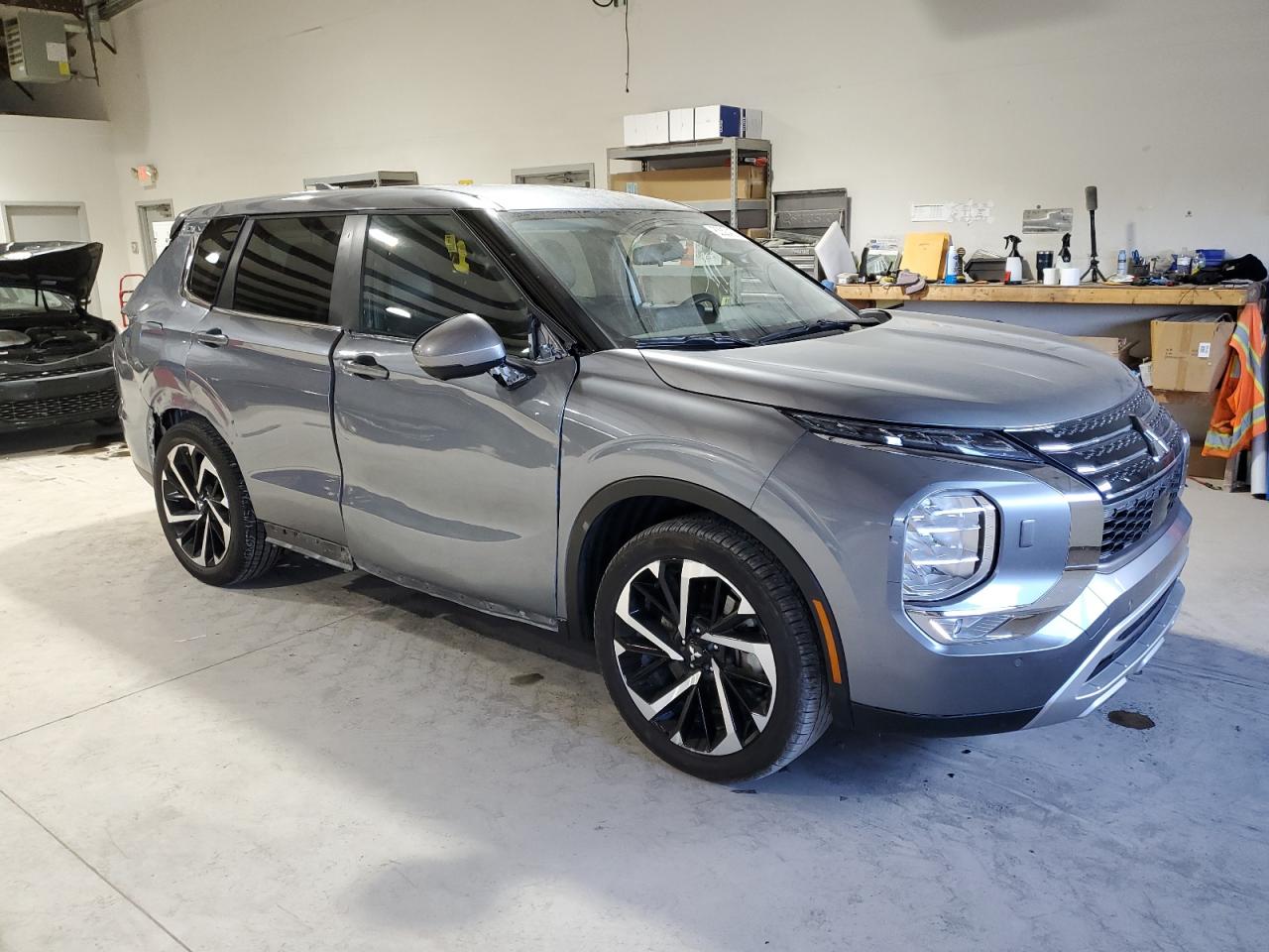 2024 Mitsubishi Outlander - Image 4