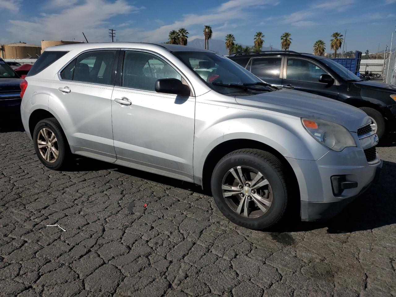 VIN 1GNALAEK0FZ120176 2015 CHEVROLET EQUINOX no.4