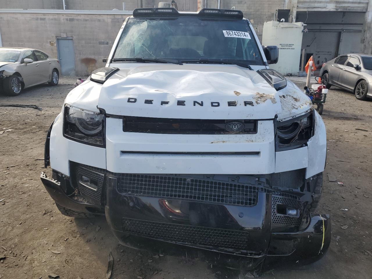 2023 Land Rover Defender - Image 5