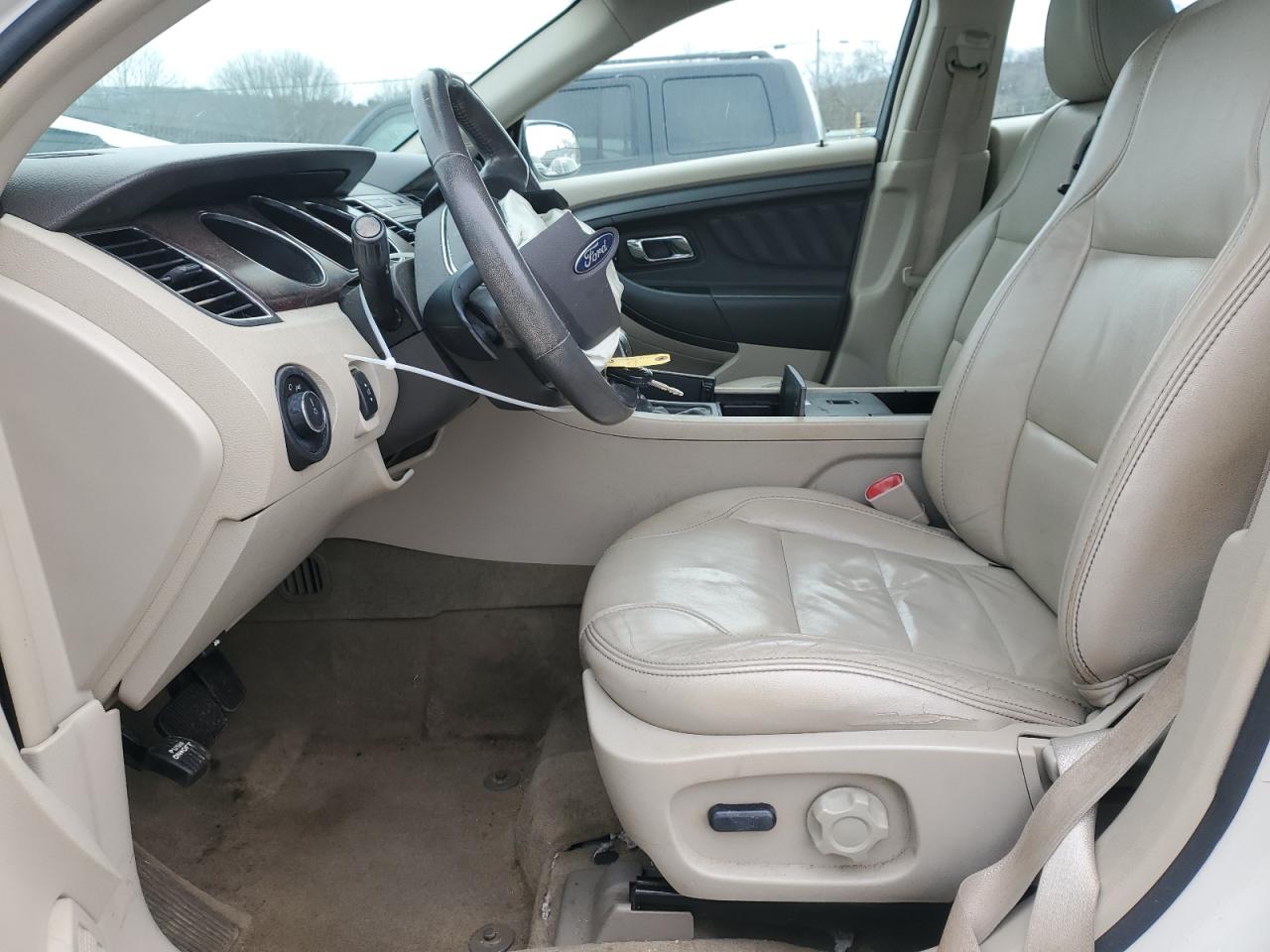 2019 Ford Taurus - Image 7