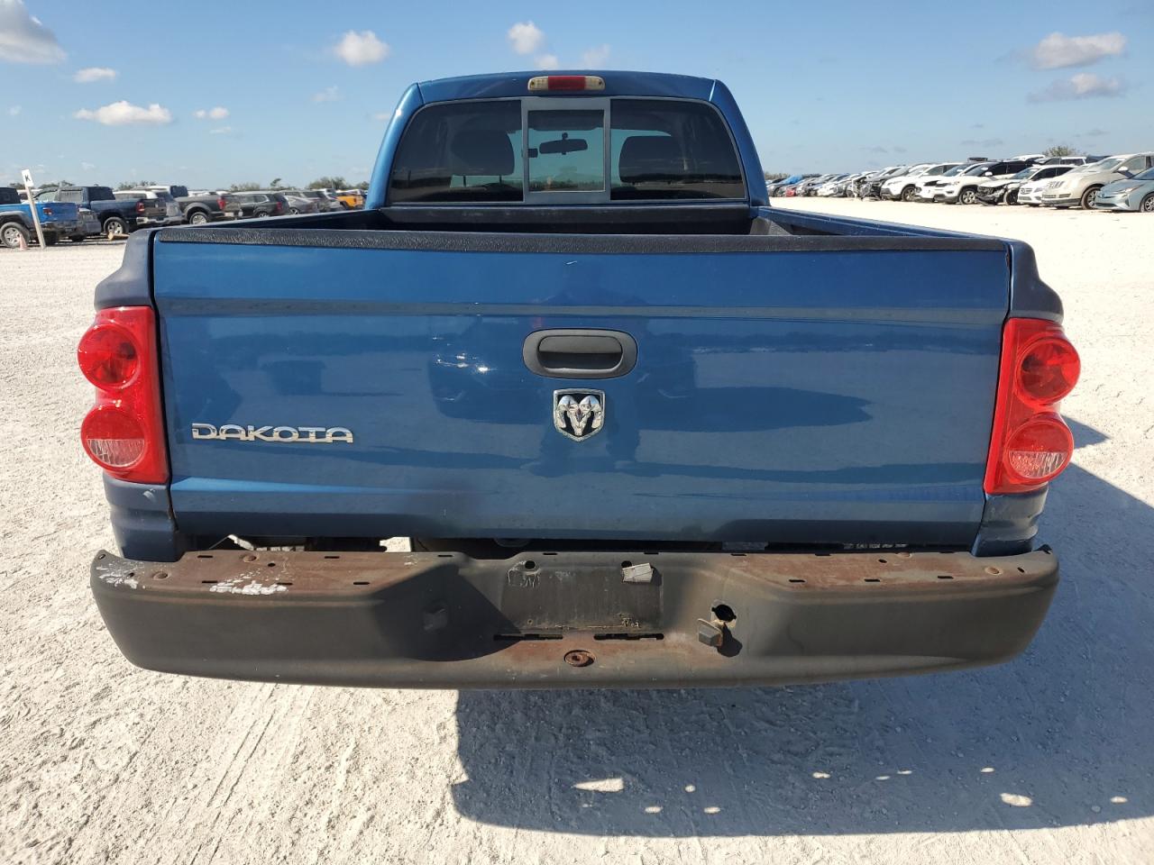 2006 Dodge Dakota - Image 6
