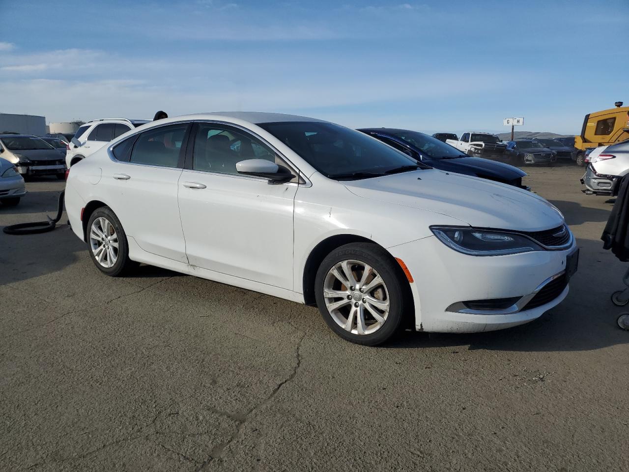 VIN 1C3CCCAB2FN700835 2015 CHRYSLER 200 no.4