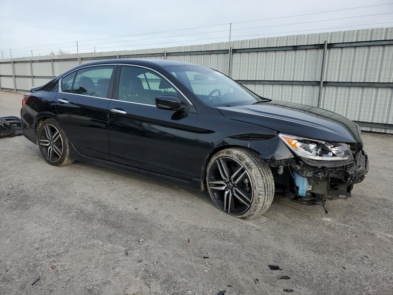 VIN 1HGCR2F59HA216860 2017 HONDA ACCORD no.4