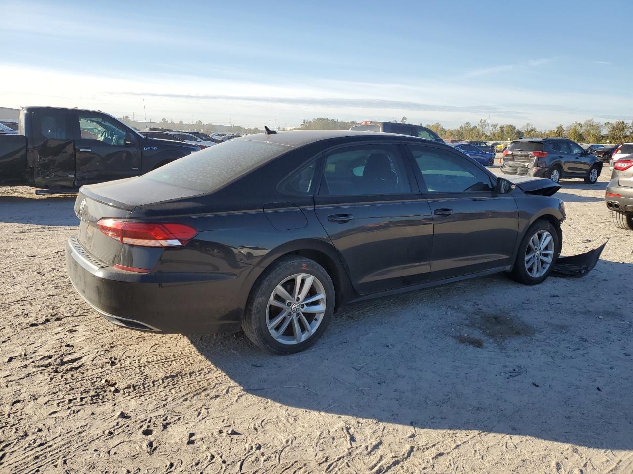 2020 Volkswagen Passat - Image 3