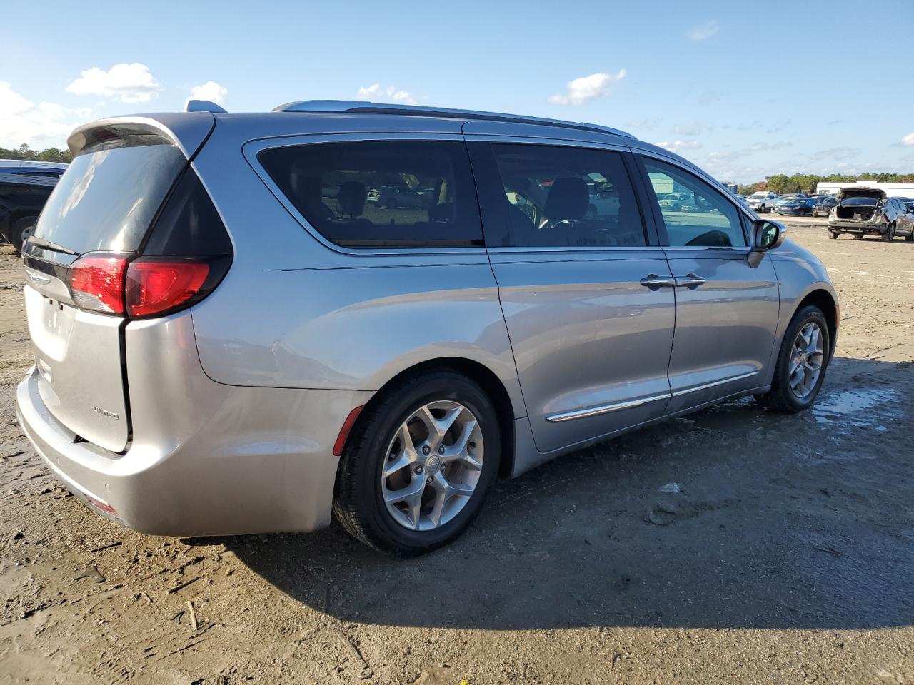 2019 Chrysler Pacifica - Image 3