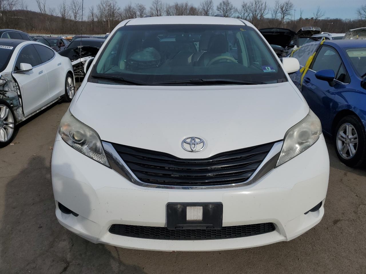 VIN 5TDJK3DC5DS058175 2013 TOYOTA All Models no.5