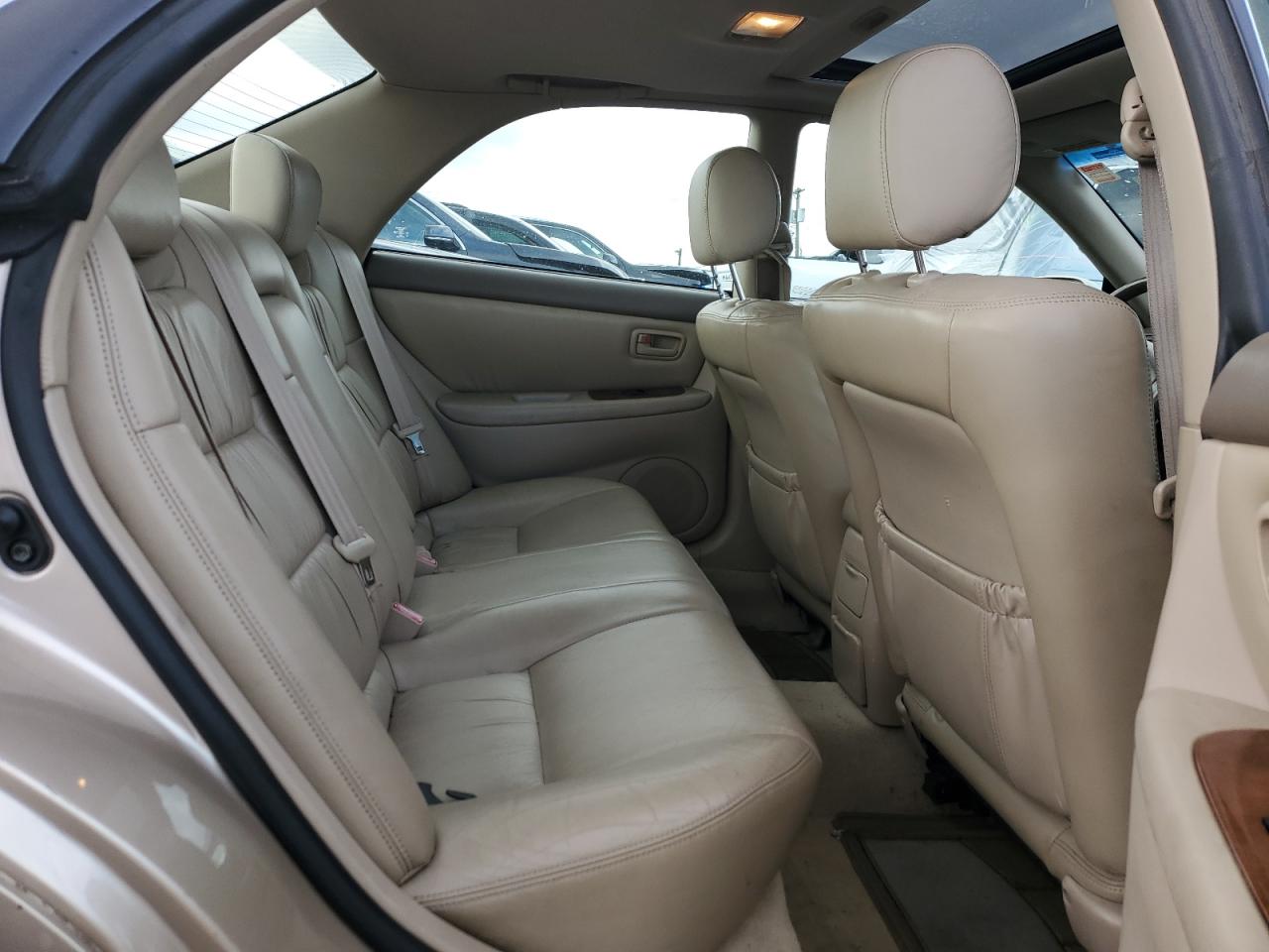2000 Lexus ES - Image 10