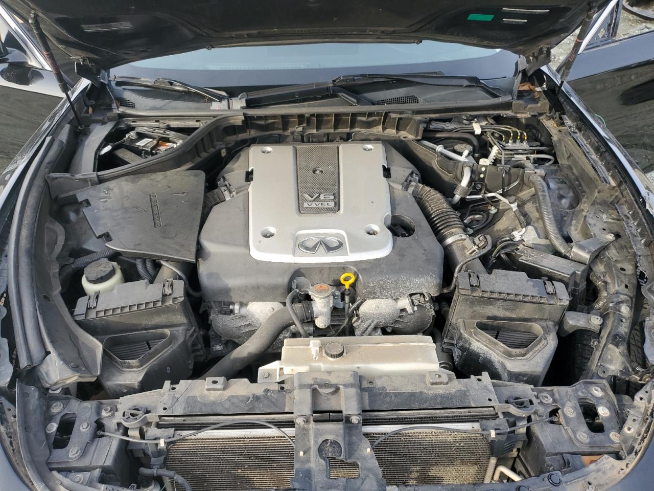 2015 Infiniti Q70 - Image 12