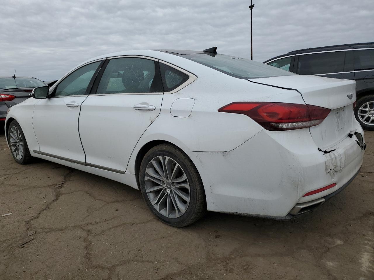 VIN KMHGN4JE4GU112283 2016 HYUNDAI GENESIS no.2