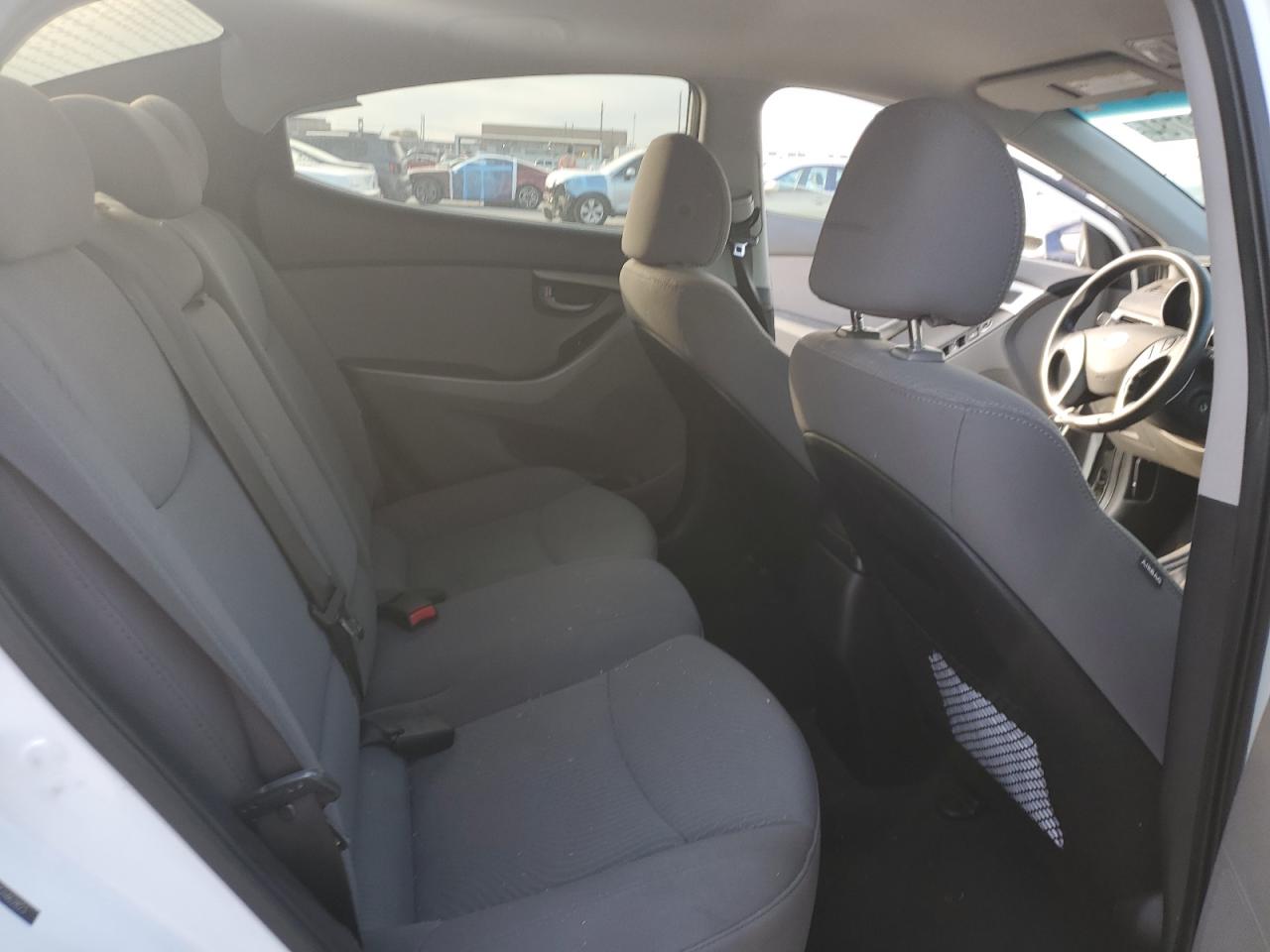 2014 Hyundai Elantra - Image 10