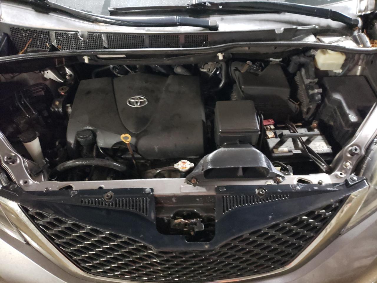 2017 Toyota Sienna - Image 12