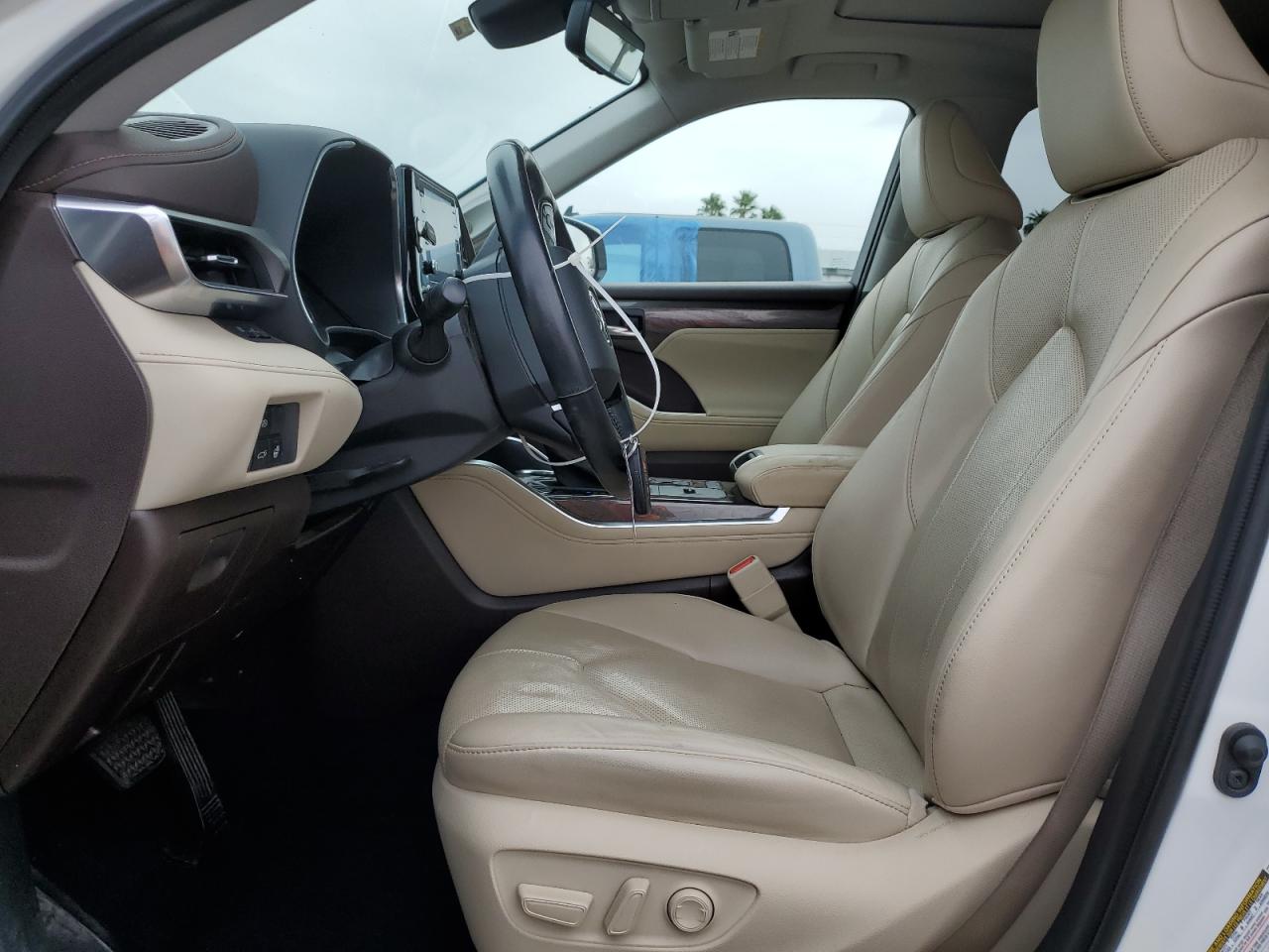 2021 Toyota Highlander - Image 7