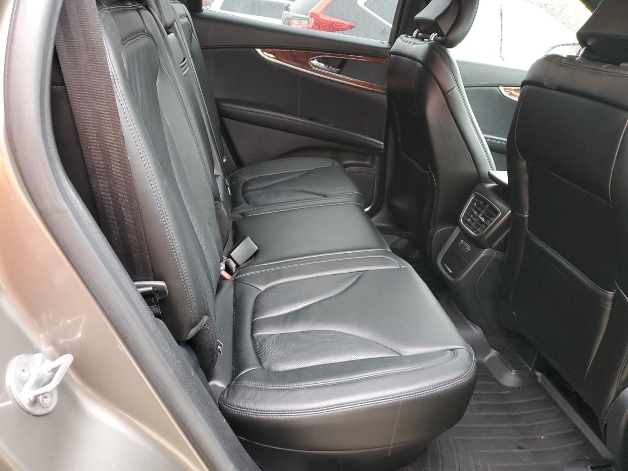 2016 Lincoln MKX - Image 11