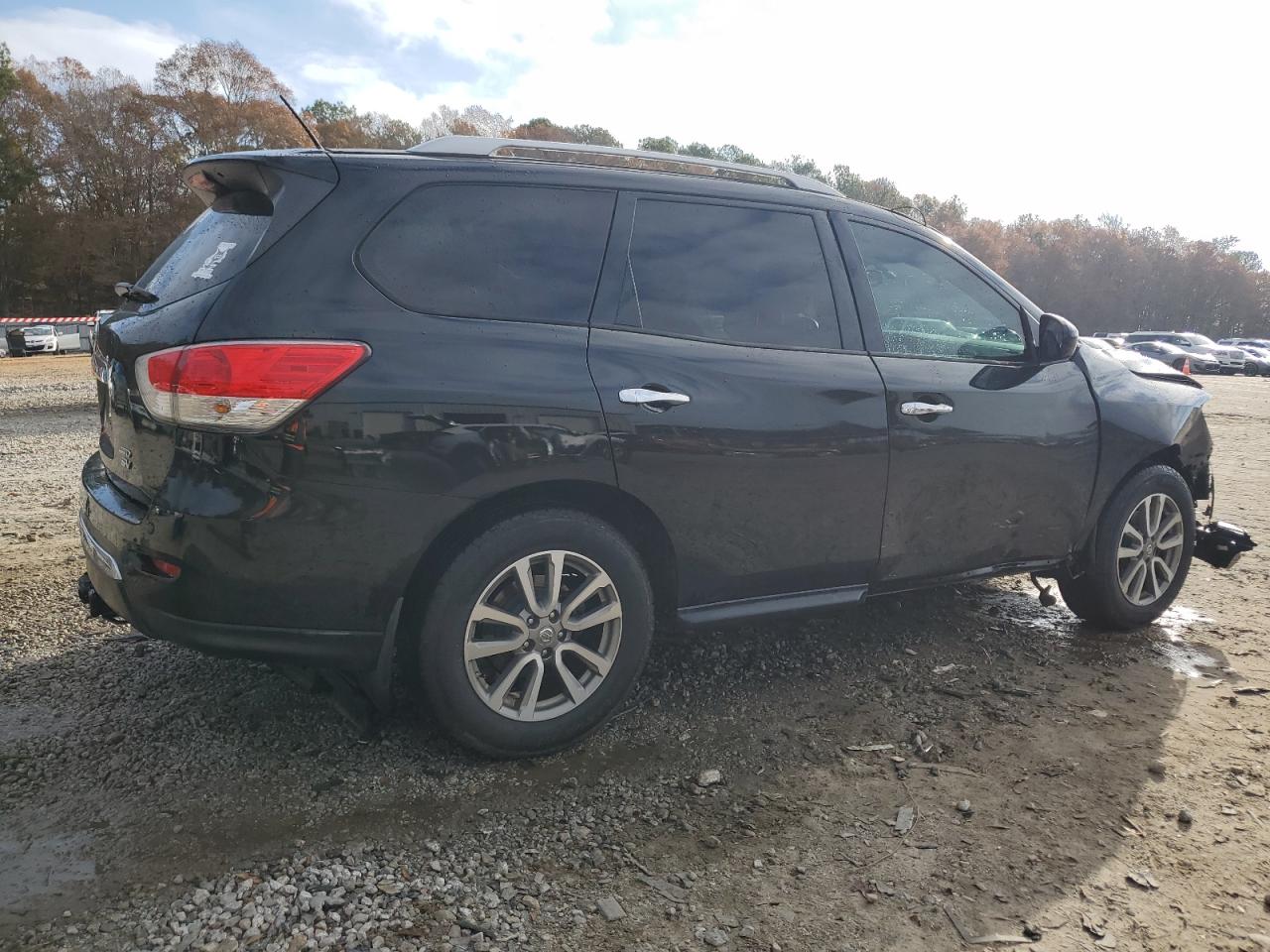 2015 Nissan Pathfinder - Image 3