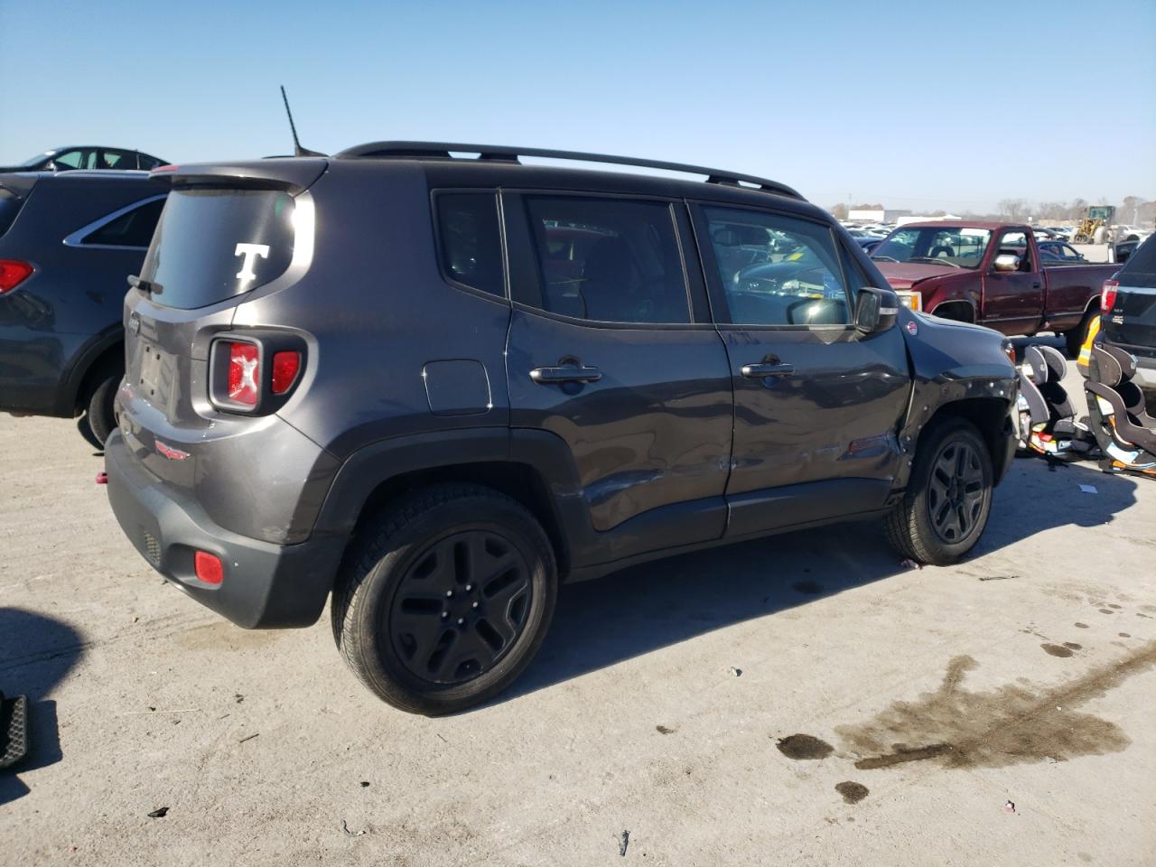 VIN ZACCJBCB0JPH44695 2018 JEEP RENEGADE no.3