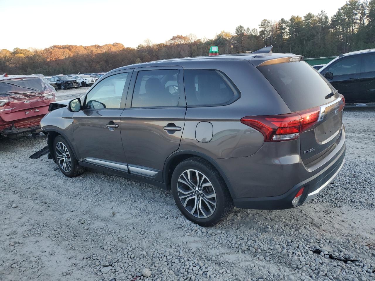 JA4AD3A37JZ064370 2018 MITSUBISHI OUTLANDER - Image 2
