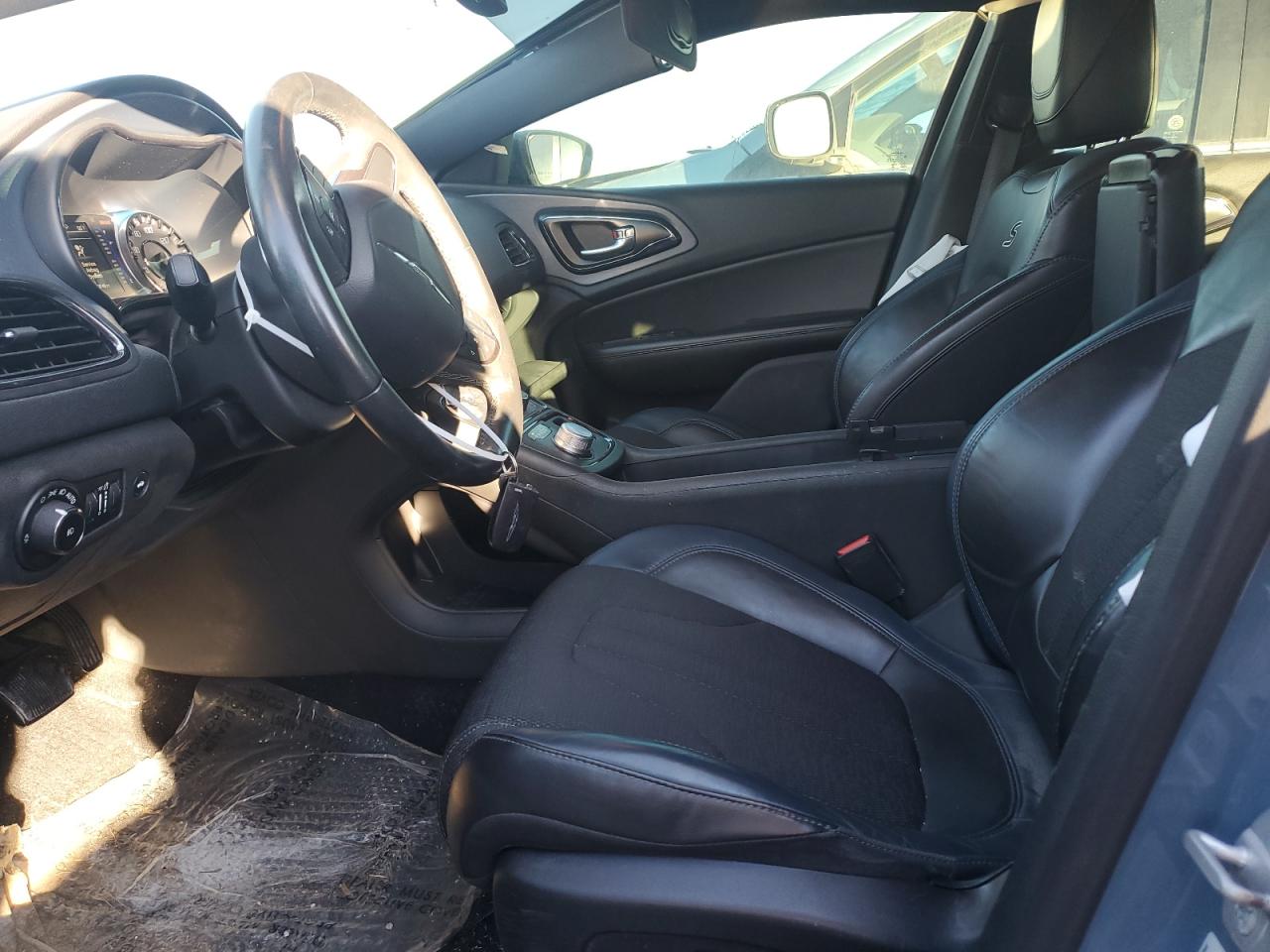 2015 Chrysler 200 - Image 7