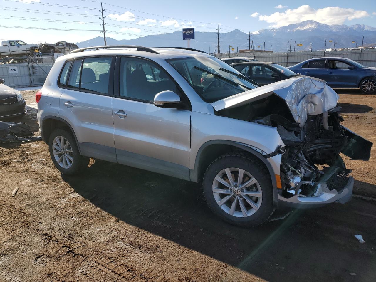 VIN WVGBV7AX1HK043630 2017 VOLKSWAGEN TIGUAN no.4