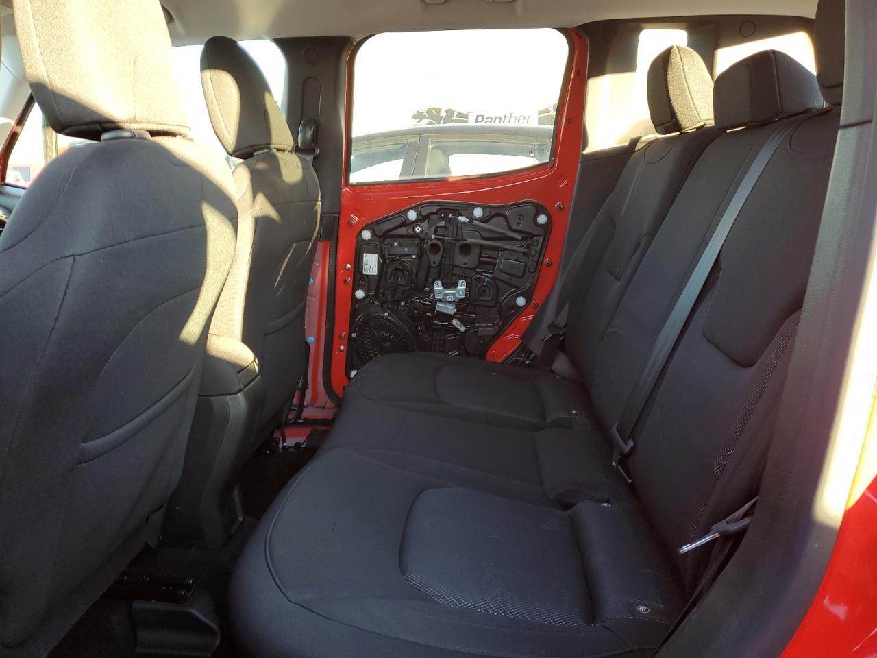 2017 Jeep Renegade - Image 11