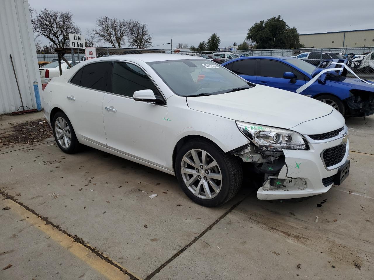 VIN 1G11F5SL9FF325509 2015 CHEVROLET MALIBU no.4