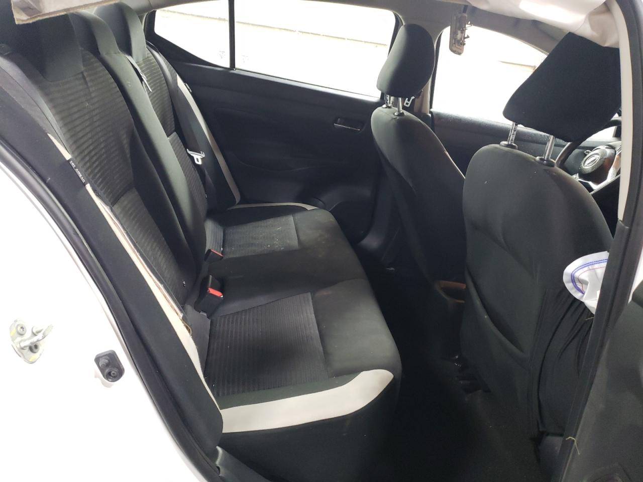 2021 Nissan Versa - Image 10