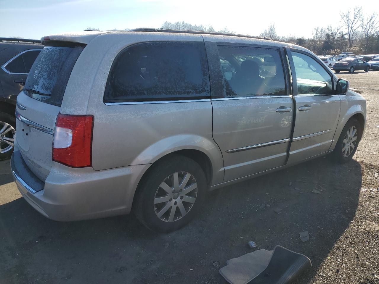 2015 Chrysler Town & Country - Image 3