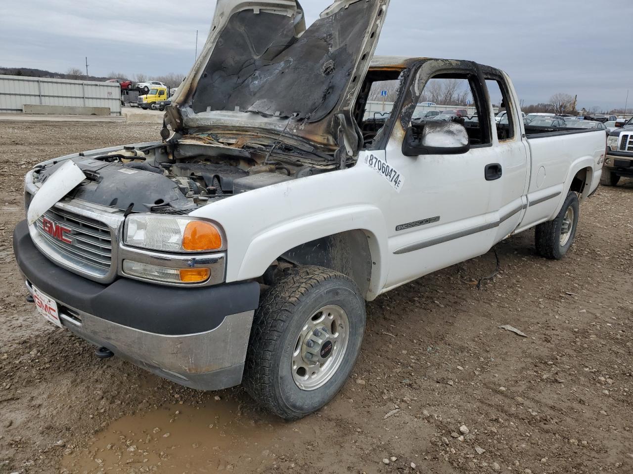 2002 Gmc Sierra K2500 Heavy Duty for Sale in Kansas City, KS - Burn